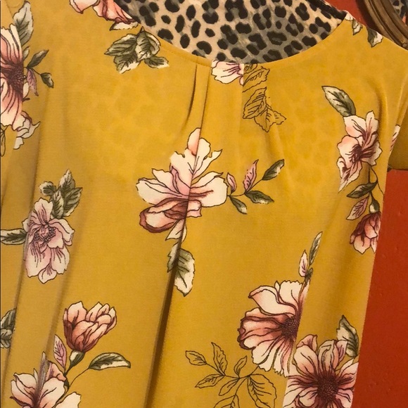 Flowered blouse - Picture 2 of 8